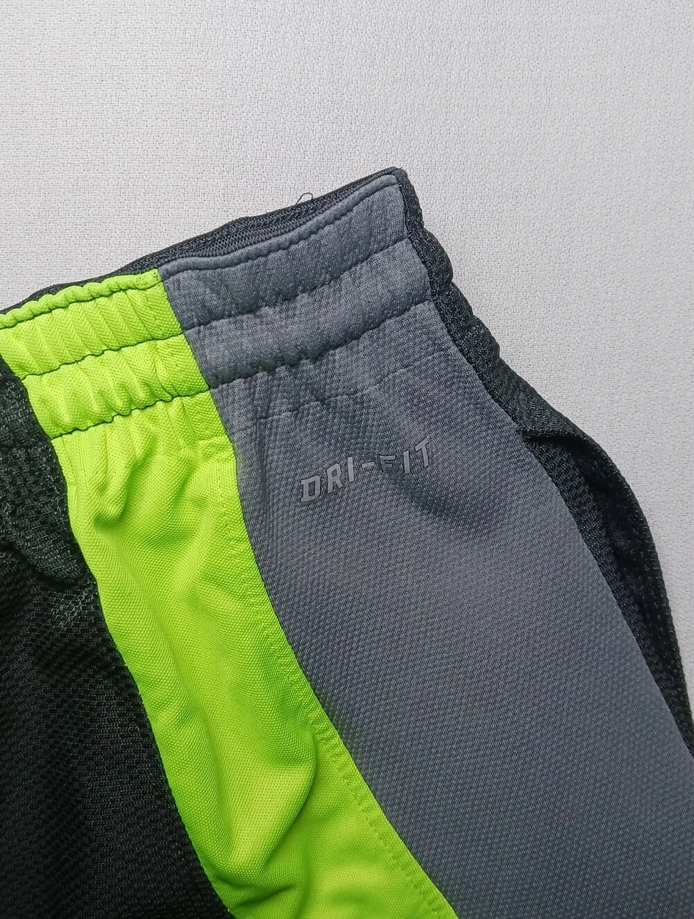 Nike Elite Mens Dri-Fit Basketball Mesh Shorts Large Black Neon Green